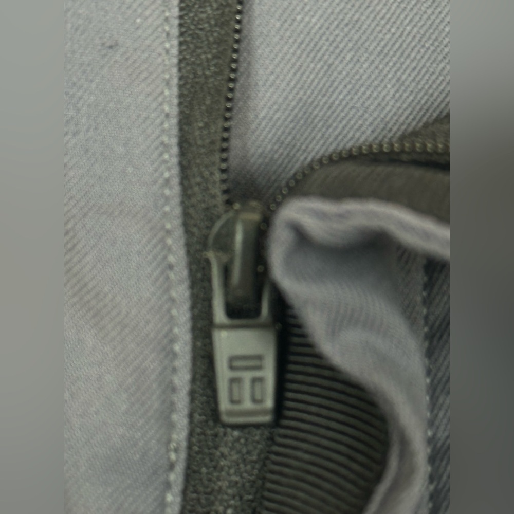 Tommy John Men's Asphalt Gray
The Go Anywhere Collection Pants Sz 36/37 - Picture 8 of 10